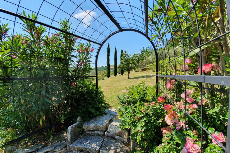 "Il Gufo" - uscita dal giardino verso l'uliveto